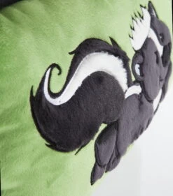 Nici 41152 Kissen Stinktier Steve 43x25cm Plüsch Forest Friends -Nici 41152 000 ansicht 02 xl