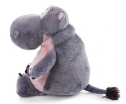 Nici 47968 Nilpferd DJ Nilbert 35cm Sitzend Plüsch Wild Friends GREEN -Nici 47960 02 ZA Frei 2048x1693 1